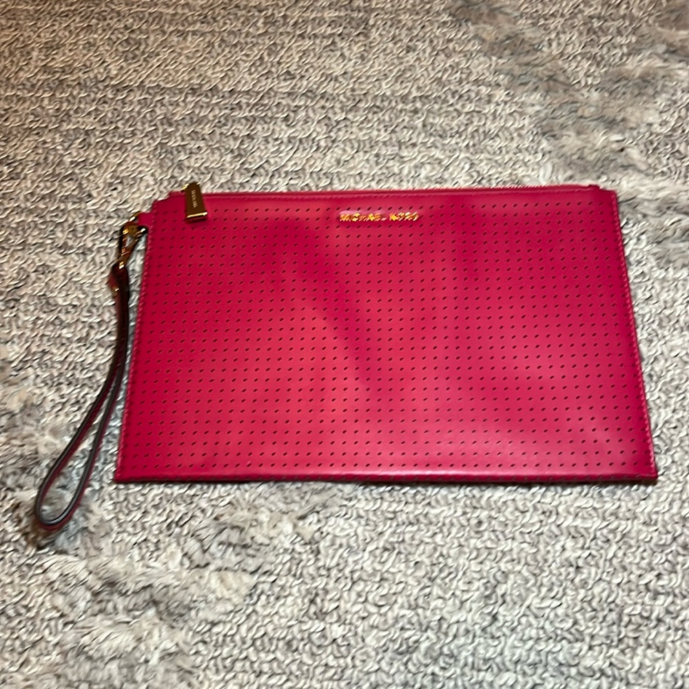 Micheal Kors Pink leather clutch/wristlet purse